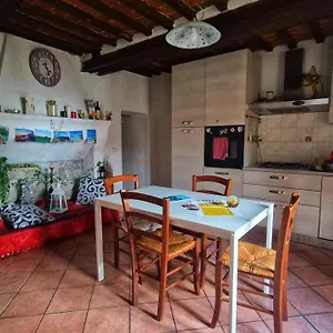 Con Due Matrimoniali Nel Centro Di , Roccatederighi Italia